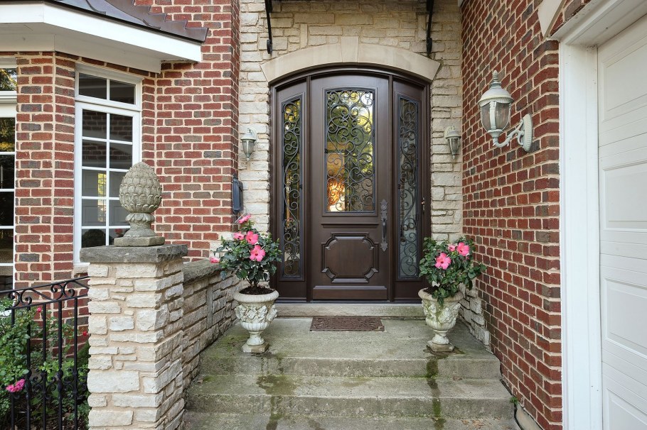 Отделка входа в дом
