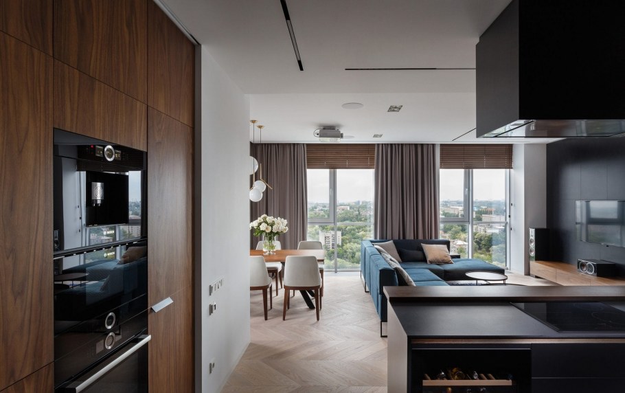 Кухня-гостиная с панорамными окнами в квартире