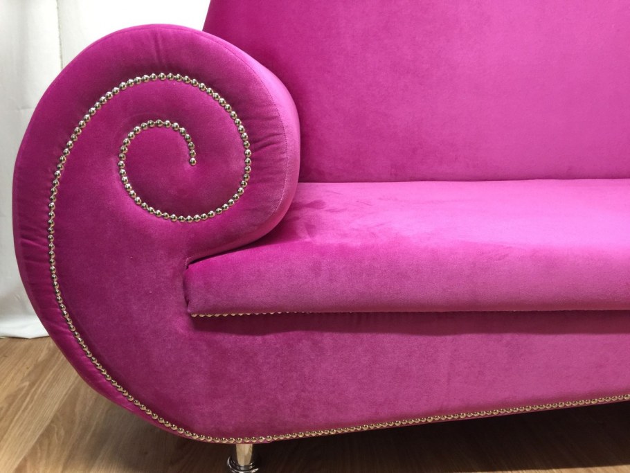 Стильный диванчик