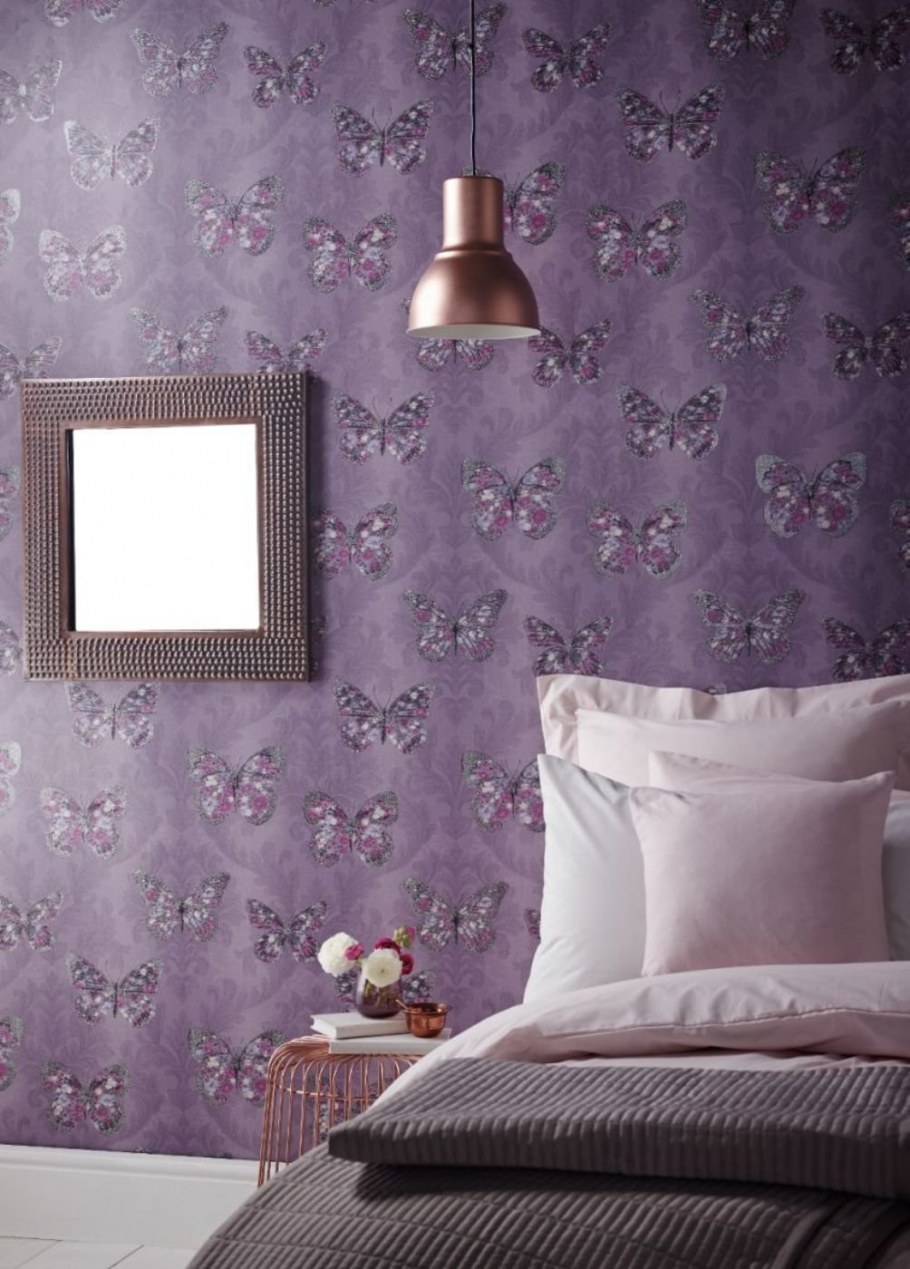 Фиолетовые обои в спальне