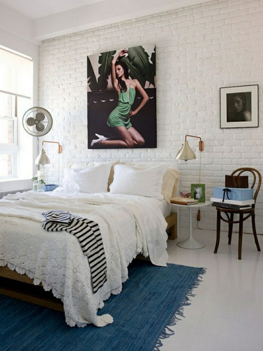 Кирпичная стена в интерьере спальни