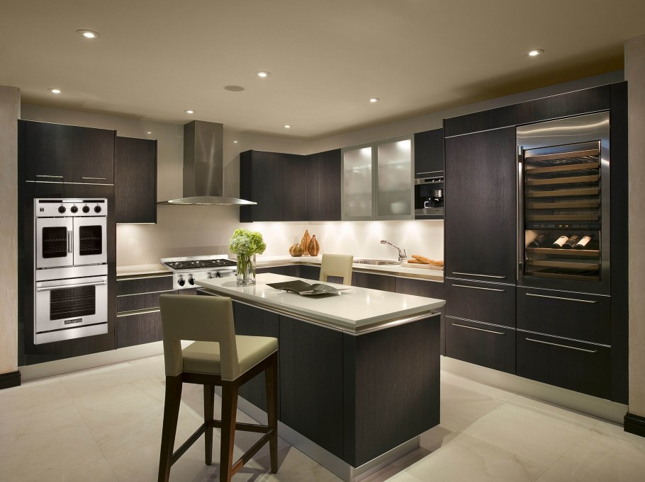 Стильная черная кухня