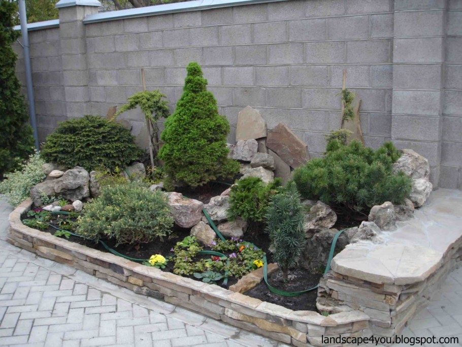 Альпийская горка из хвойников