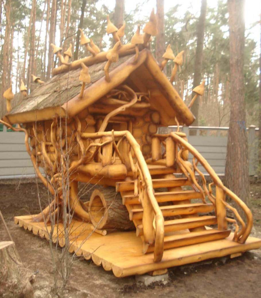 Сказочный дом из дерева