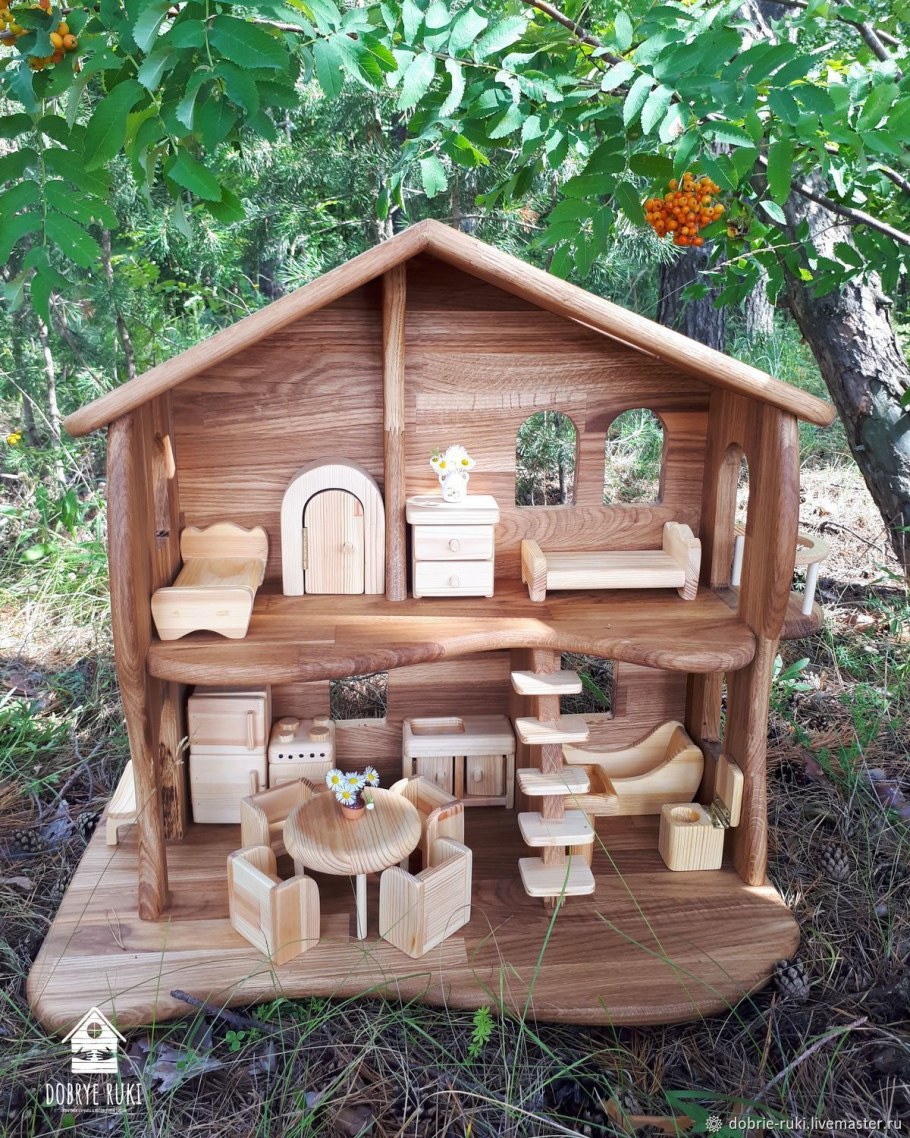 Кукольный домик из дерева