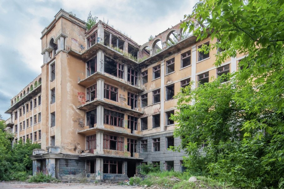 Ленинградский Краснознаменный химико-Технологический институт.