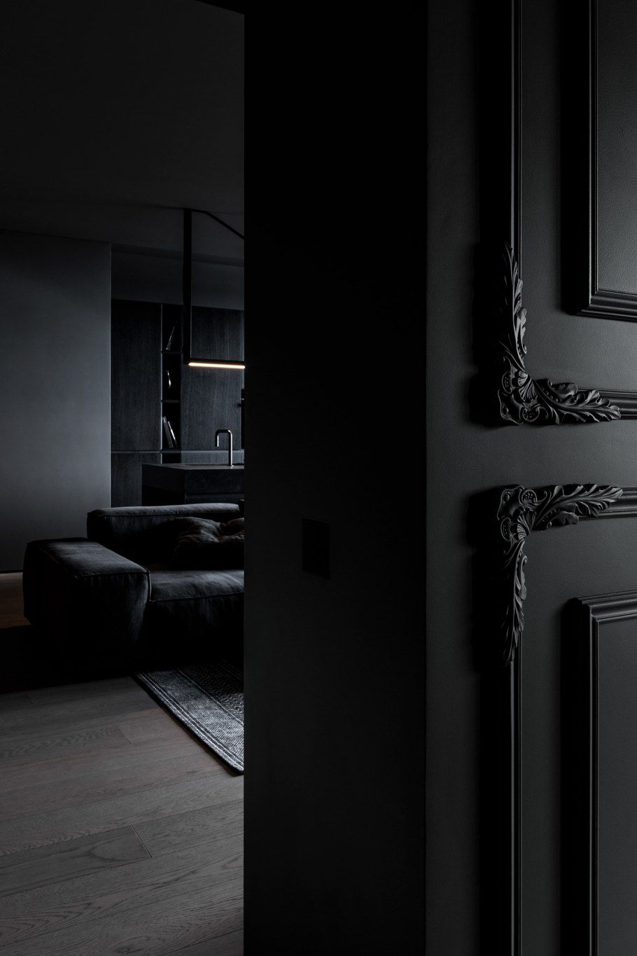 Темная Монохромная квартира