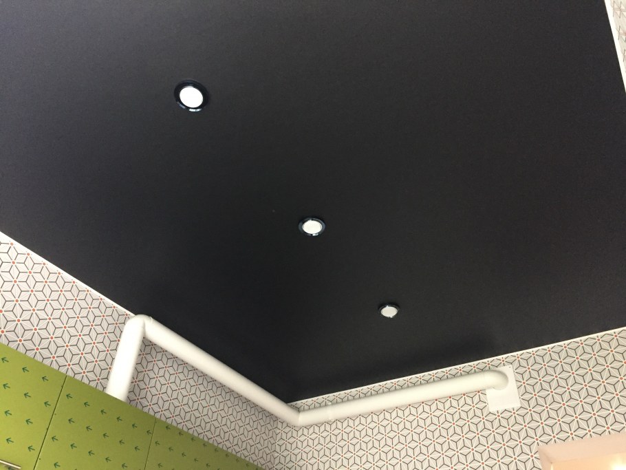 Черный сатиновый натяжной потолок
