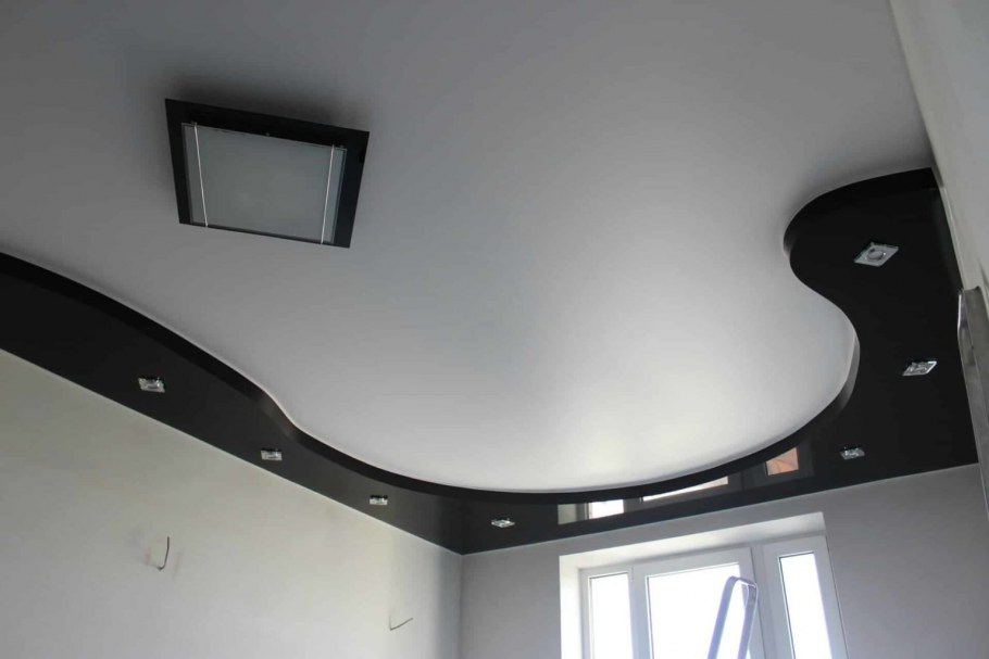 Белый двухуровневый натяжной потолок