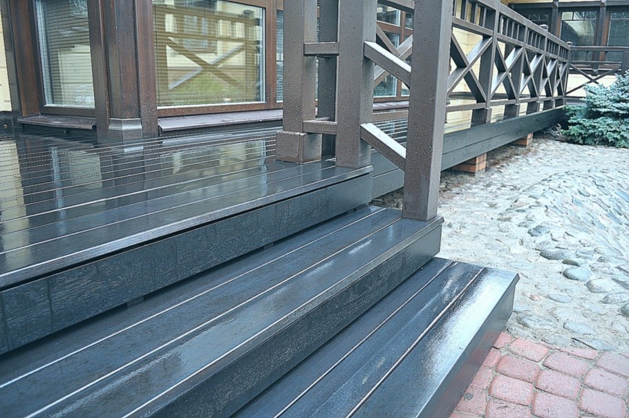 Лестница из террасной доски