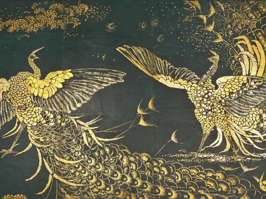 Интерьер с отделкой золотом