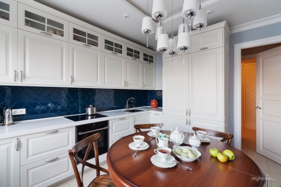 Шкаф в прихожую классика