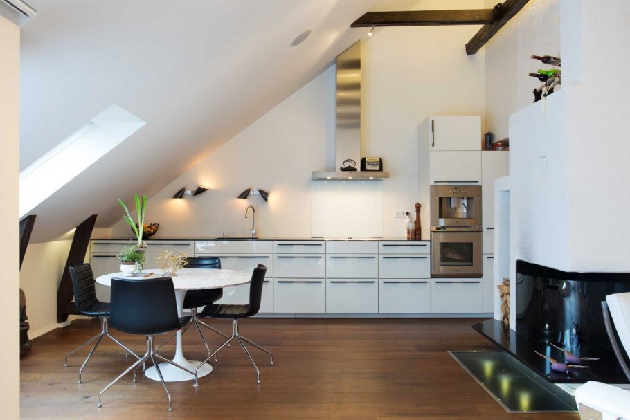 Кухня на мансардном этаже