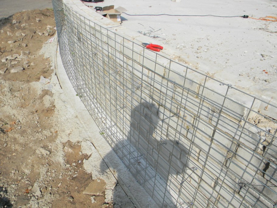 Забор из габиона и штакетника