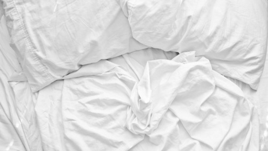 Кровать вид сверху ночь