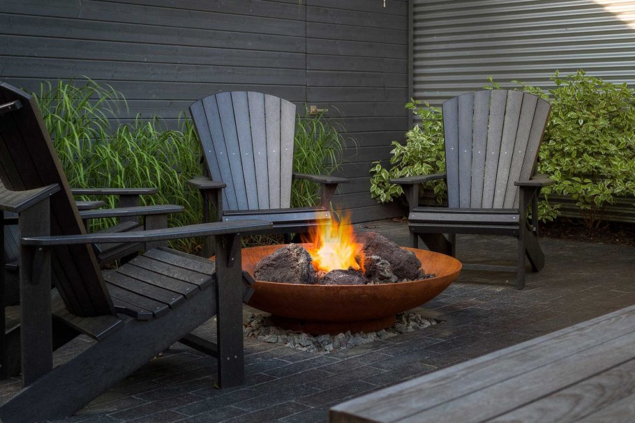 Кресло Адирондак у костра