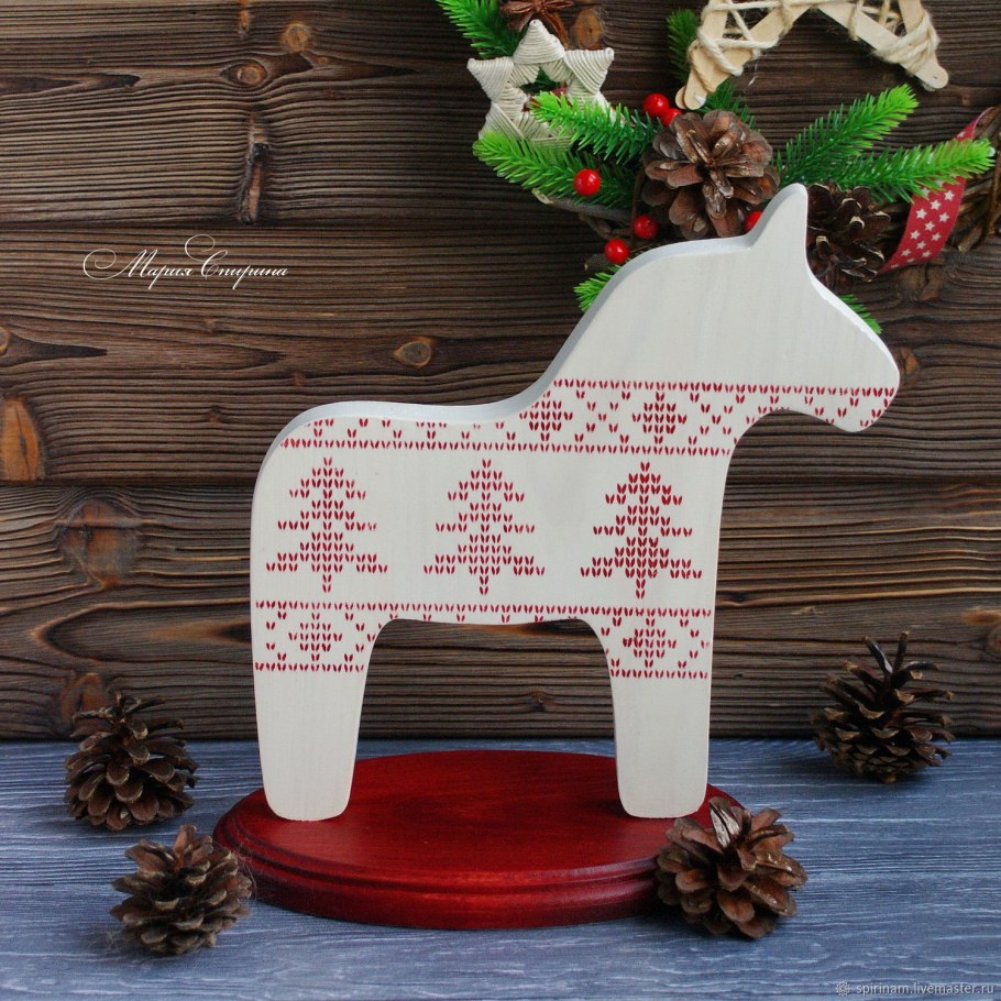 Лошадка деревянная Новогодняя