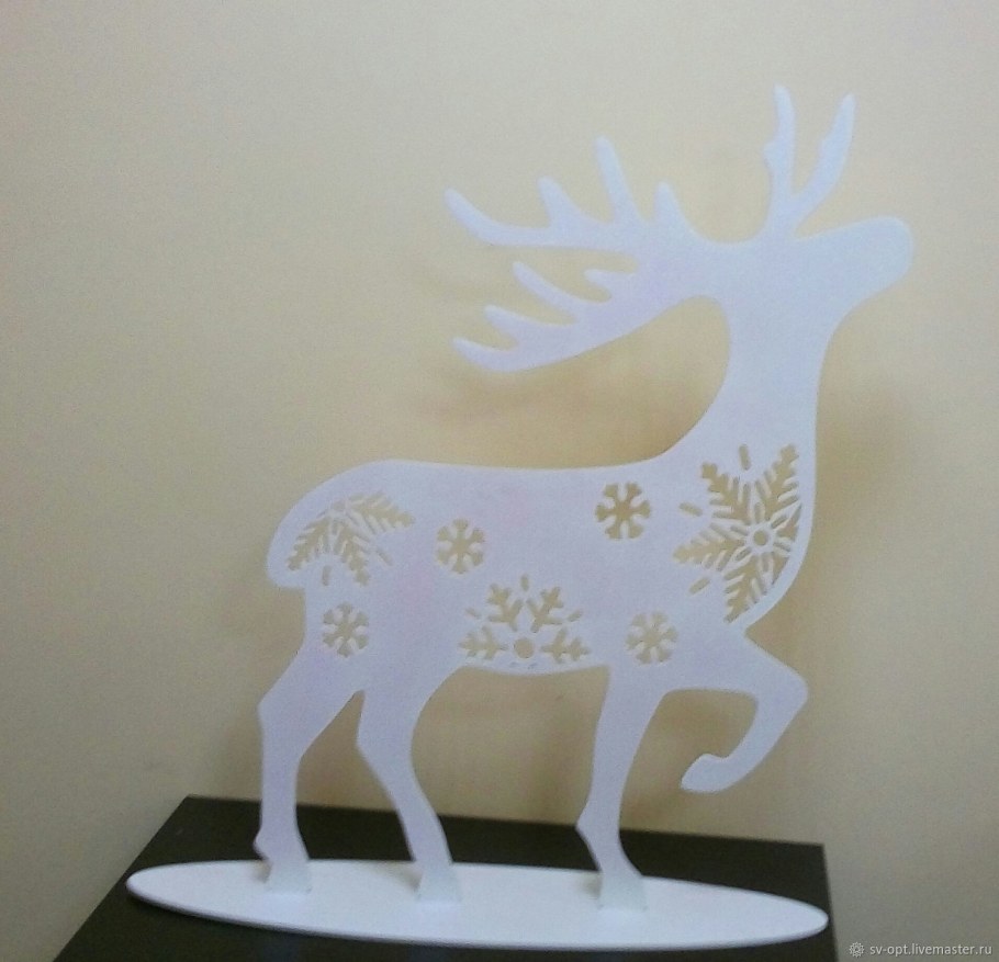 Олень в скандинавском стиле