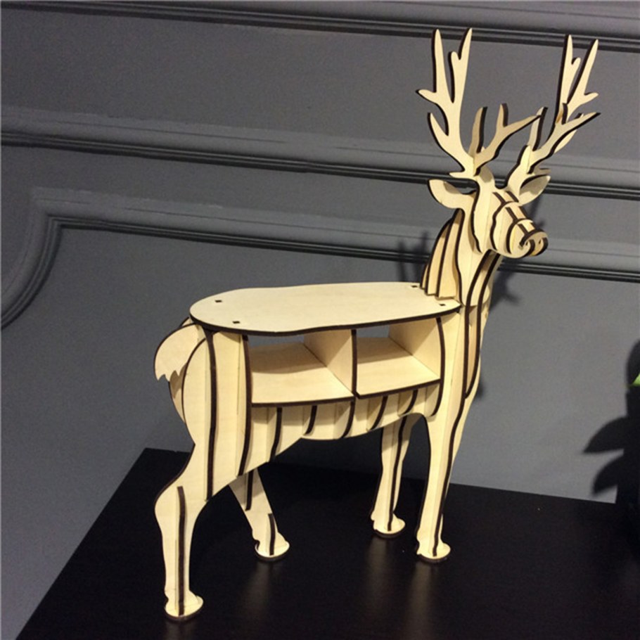 Деревянный олень полки