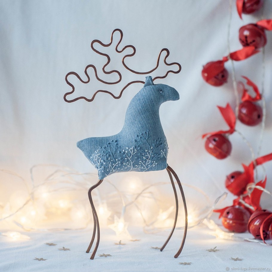 Олень деревянный декоративный