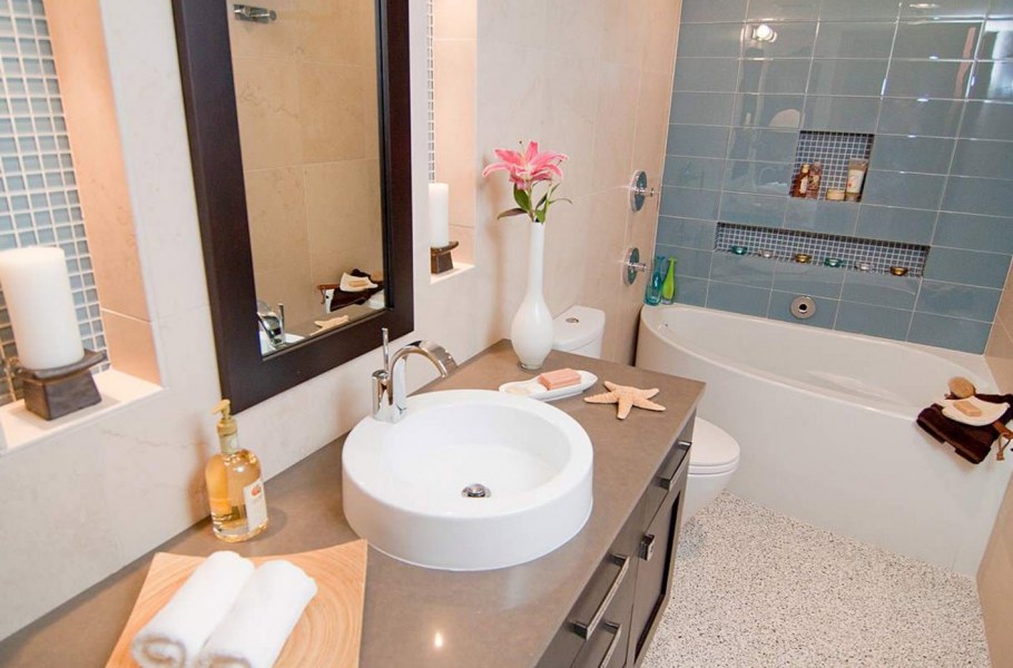 Интерьер маленькой ванной комнаты