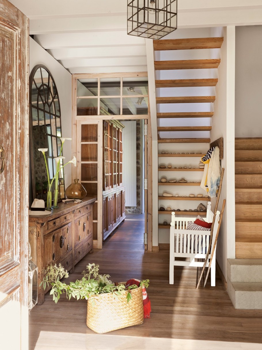 Прихожая в загородном доме