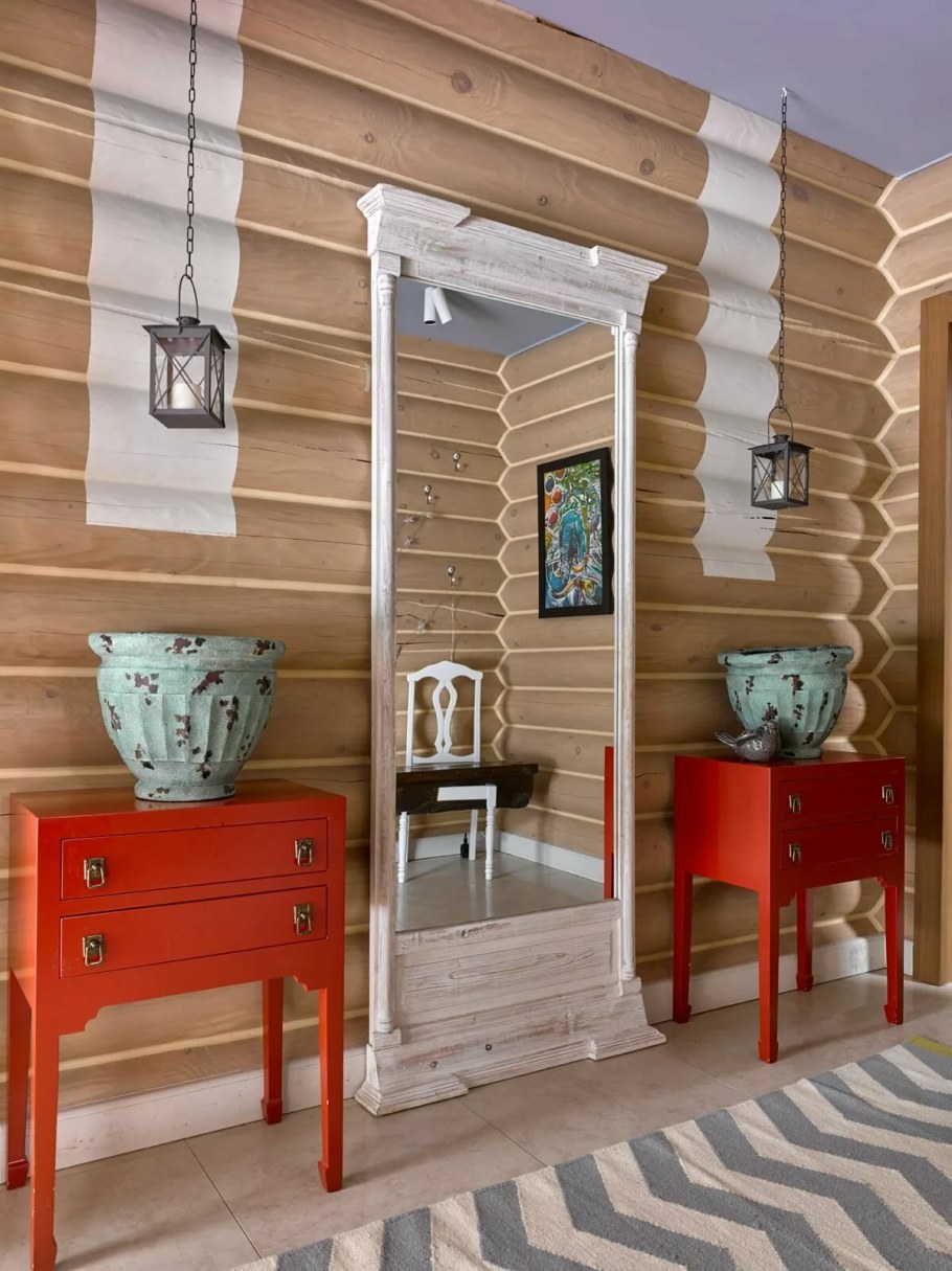 Цветные стены в деревянном доме