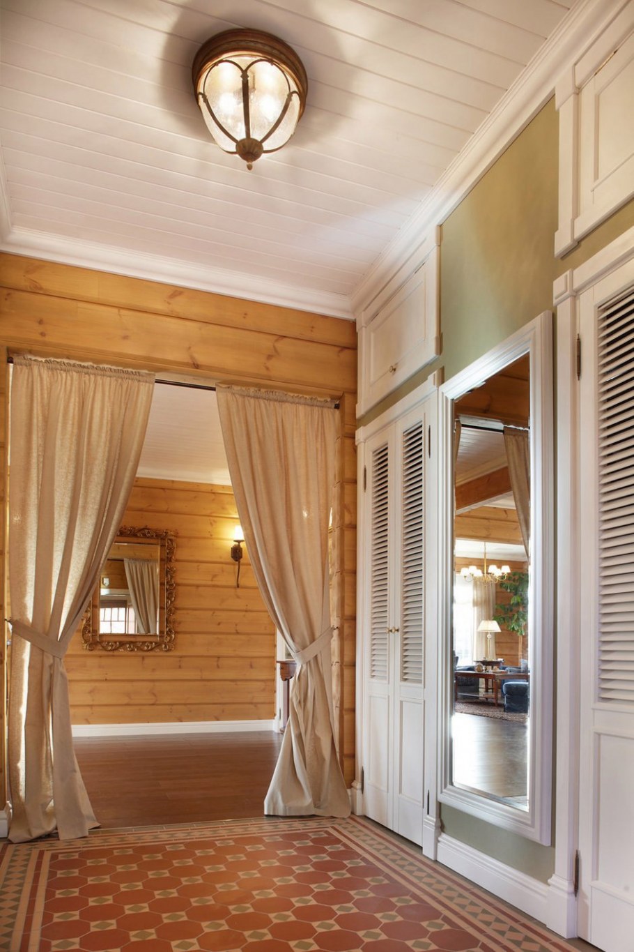 Холл в деревянном доме