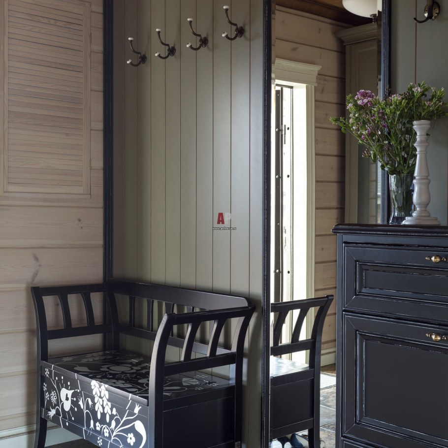 Отделка прихожей вагонкой