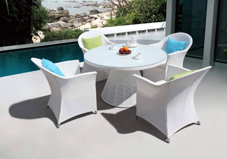 Мебель из полимерных материалов