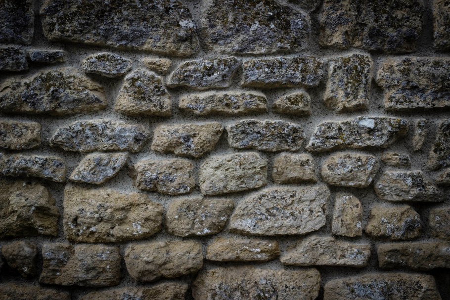 Старая каменная стена