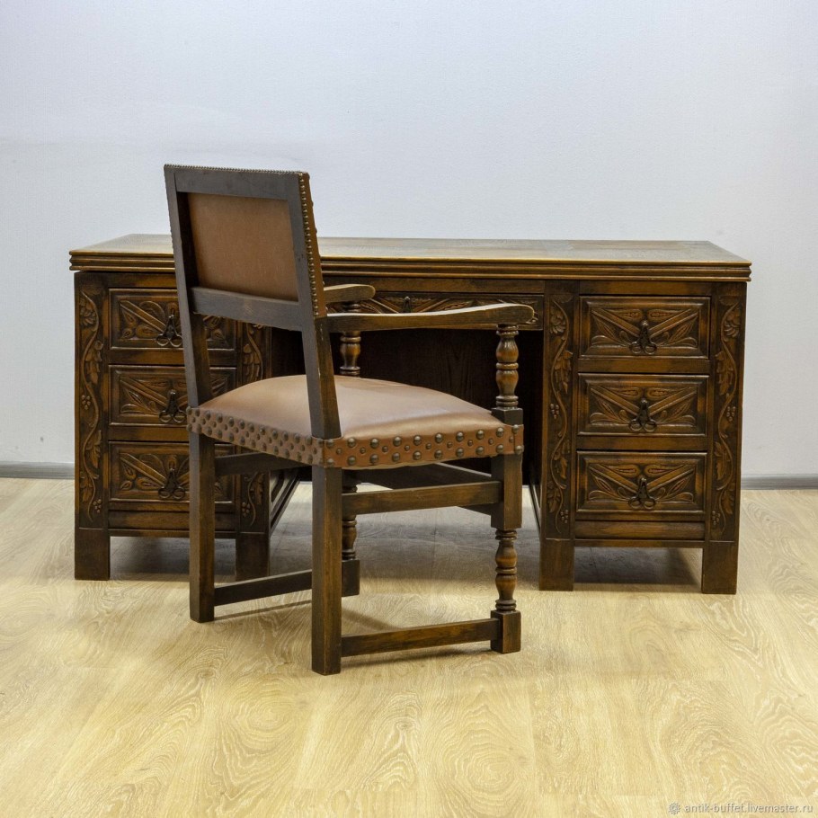 Мебель в готическом стиле