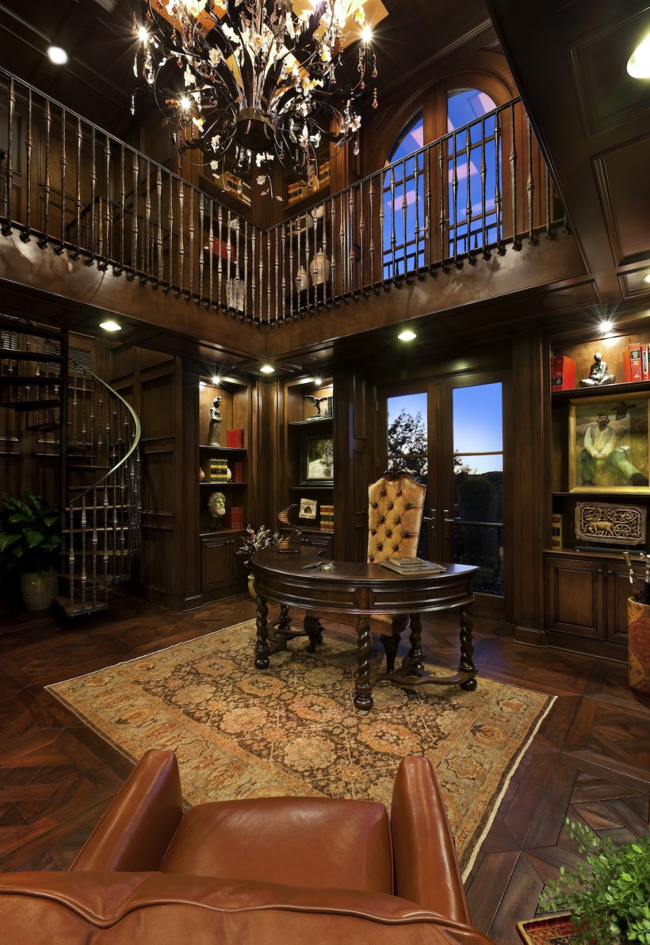 Гостиная в замковом стиле