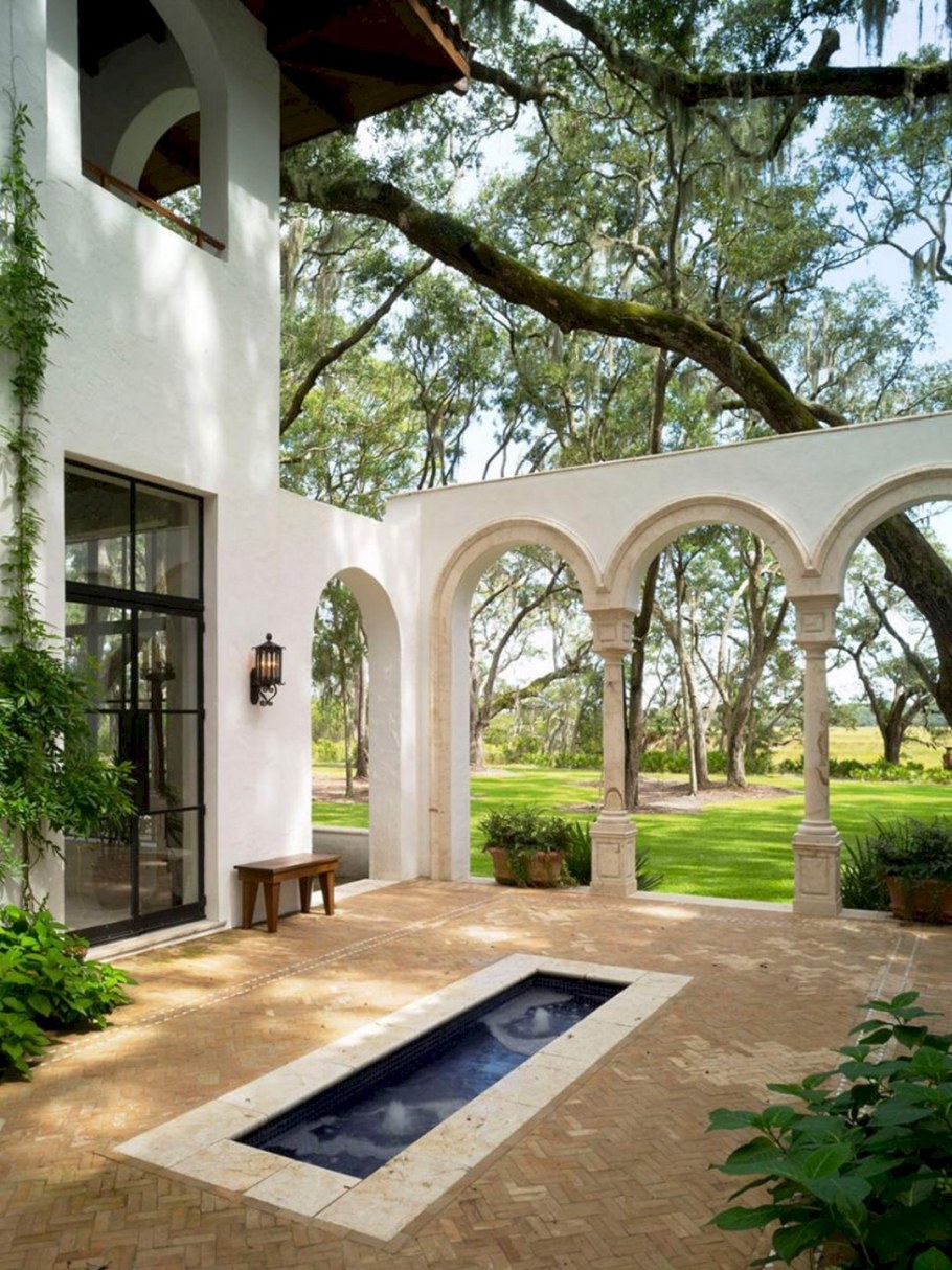 Патио в испано-мавританском стиле