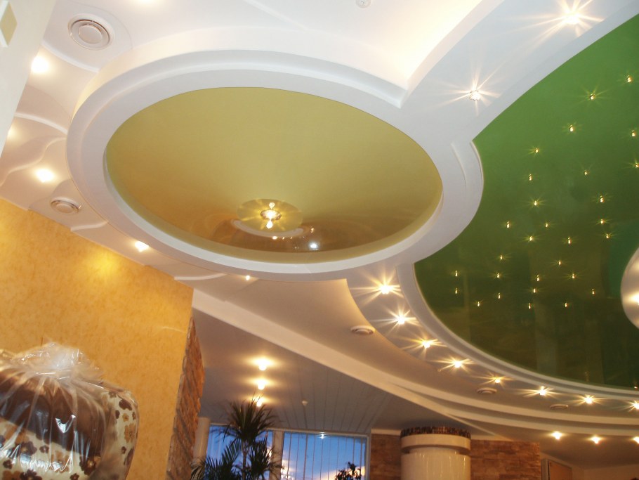 Многоуровневый потолок с подсветкой