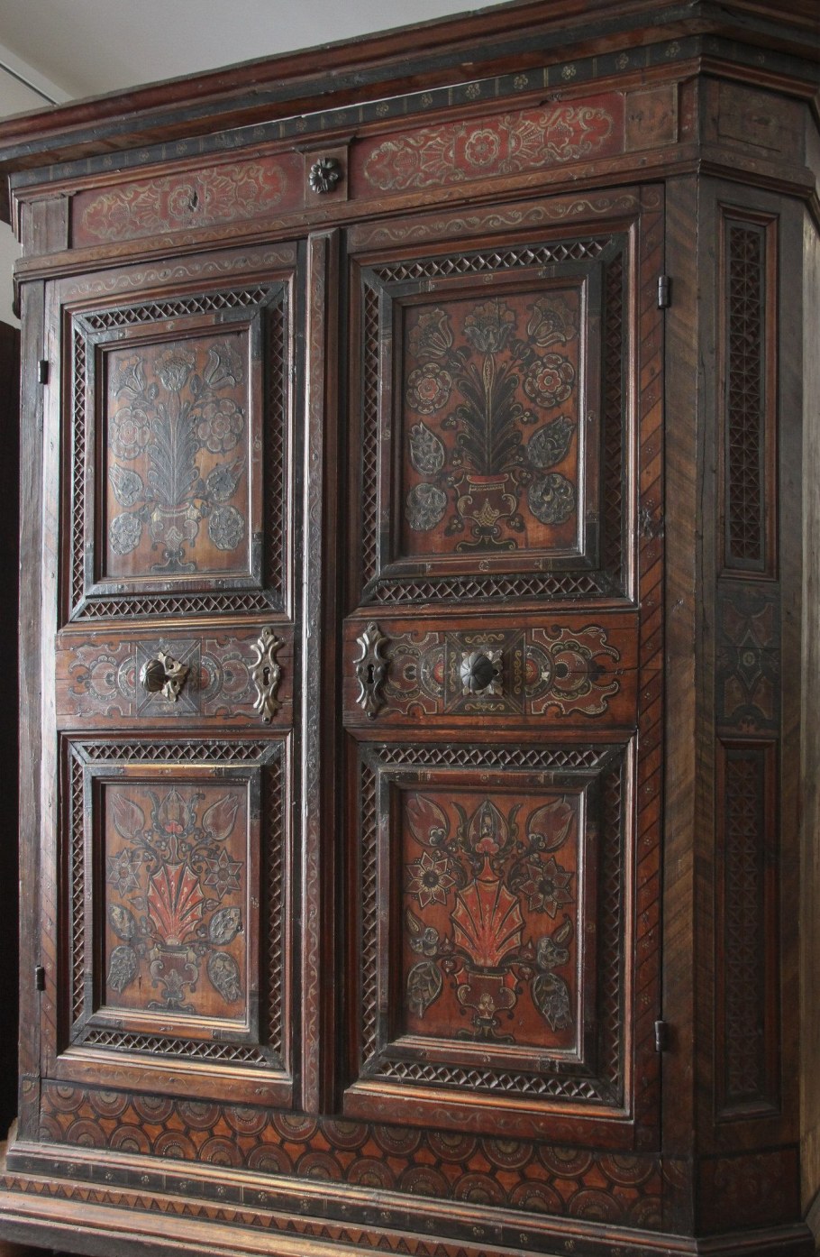 Шкафы, а которых спали слуги