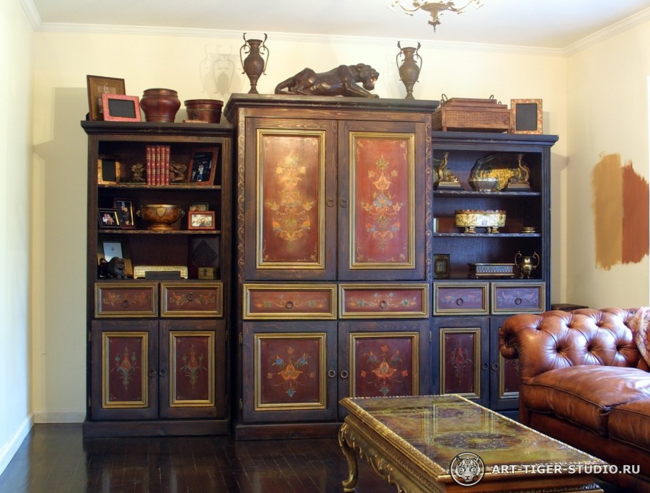 Антикварные шкафы из артишока