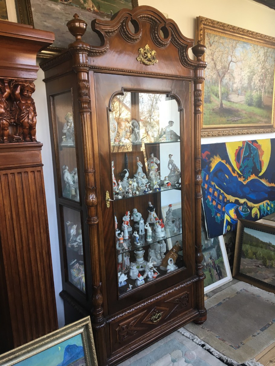 Шкаф дубовый старинный