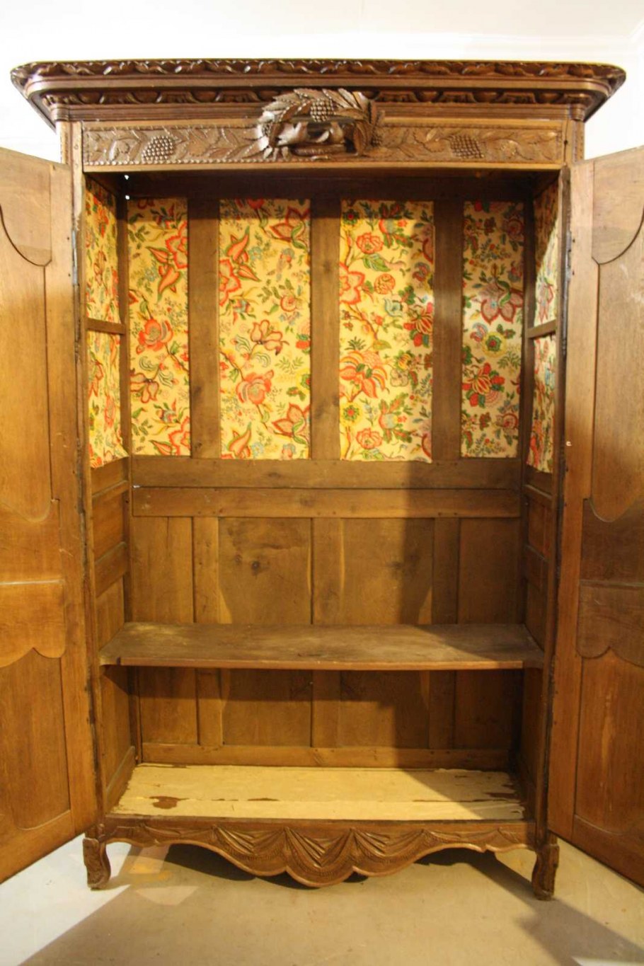 Шкаф для телевизоров старые