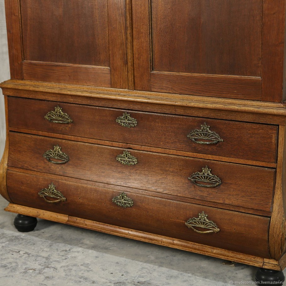 Французская Готическая мебель