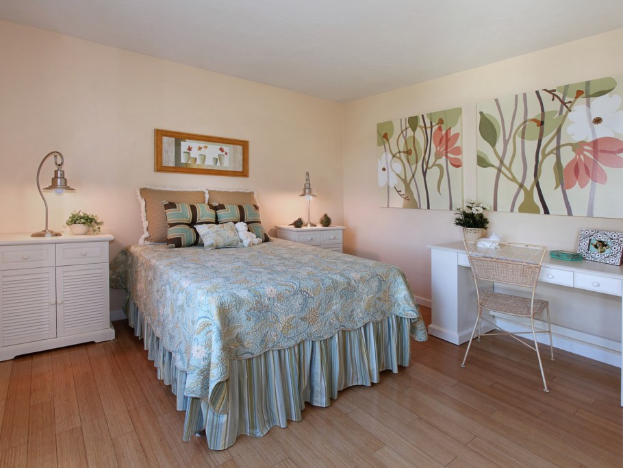 Комбинирование обоев в бежевых тонах