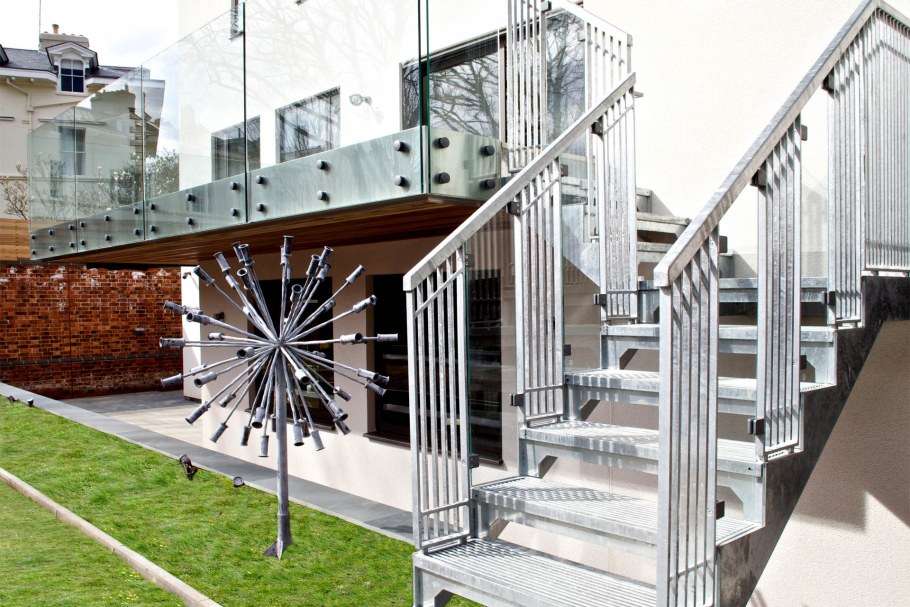 Вестибюль в стиле Хай тек