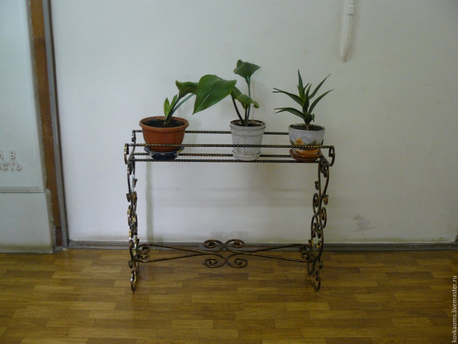 Кованые цветочницы напольные