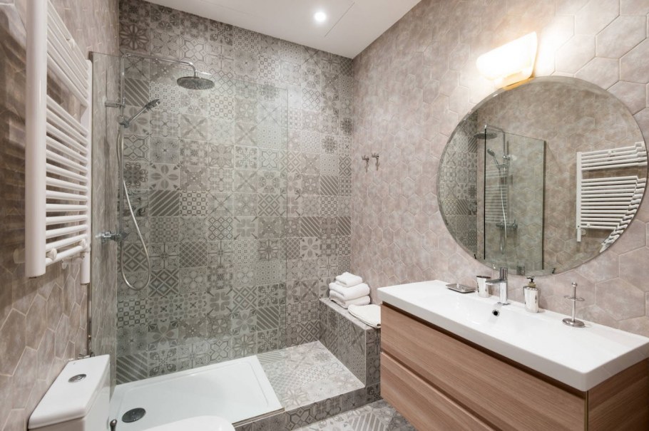 Комбинированная отделка ванной комнаты