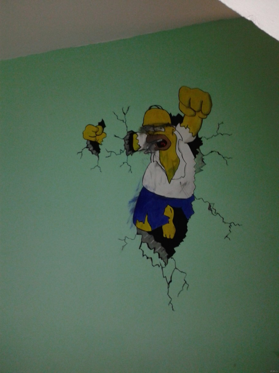 Разрисованный подъезд