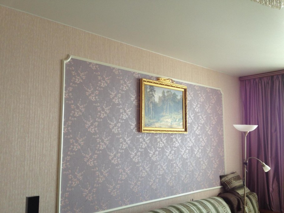 Два вида обоев в раме