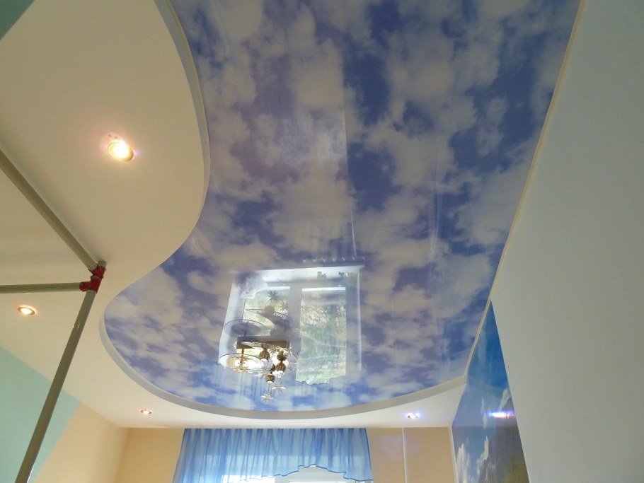 Синий потолок из гипсокартона