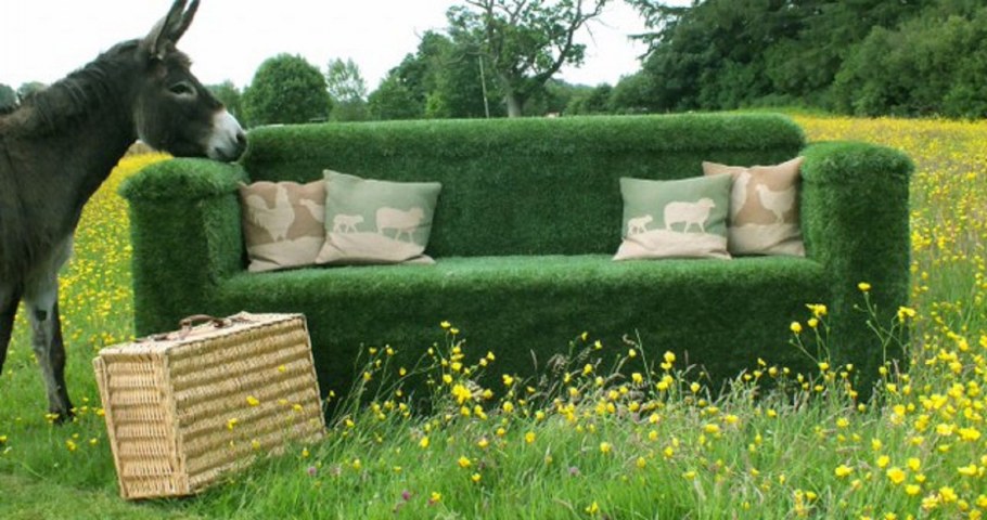 Диван из газонной травы