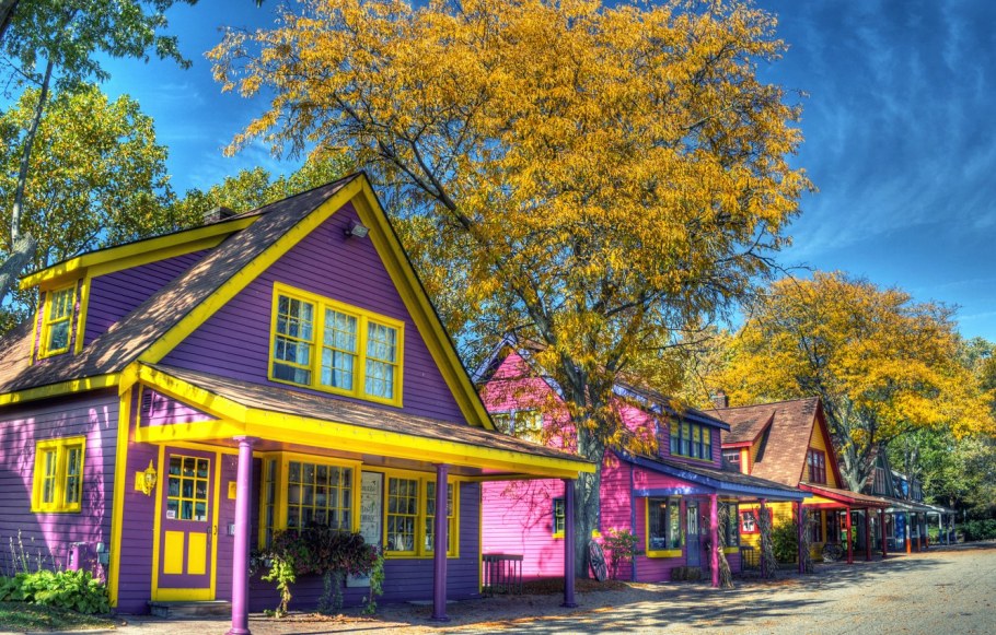 Яркие Деревенские домики