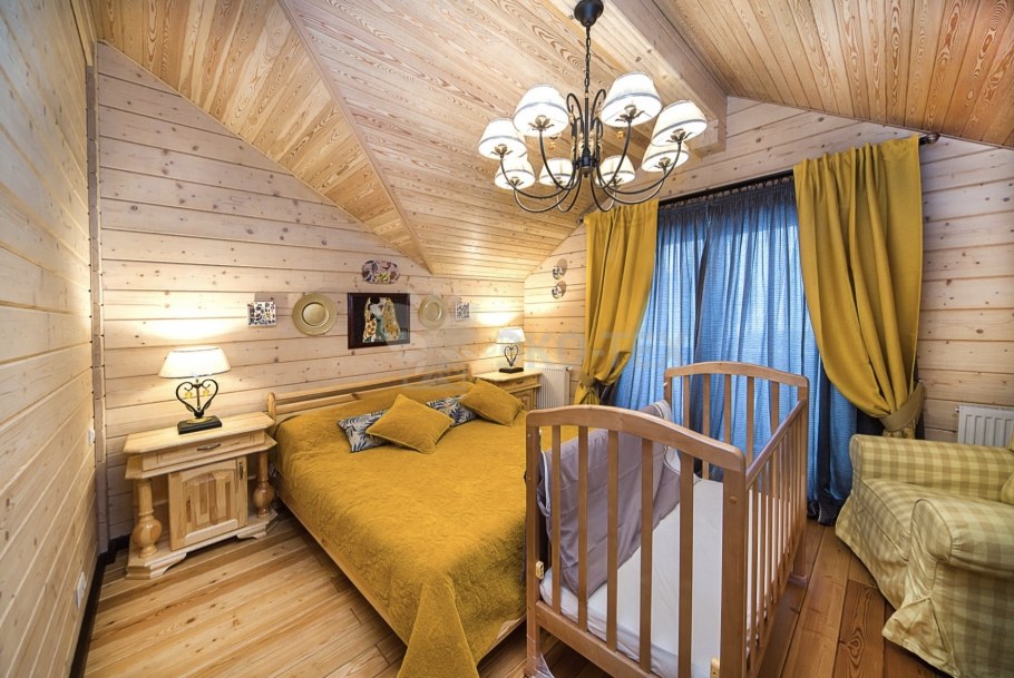 Дом желтого цвета